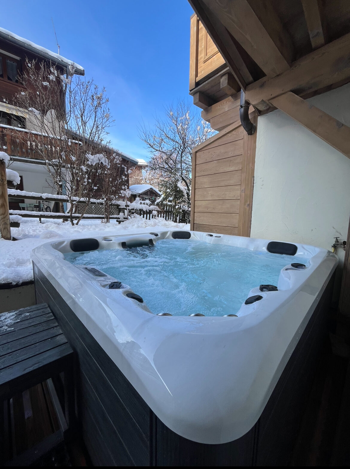 Hot tub installed in a French Alps chalet