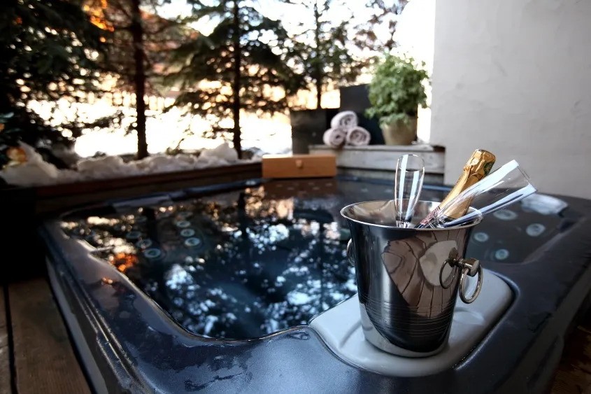 hottub-ezgif.com-webp-to-jpg-converter